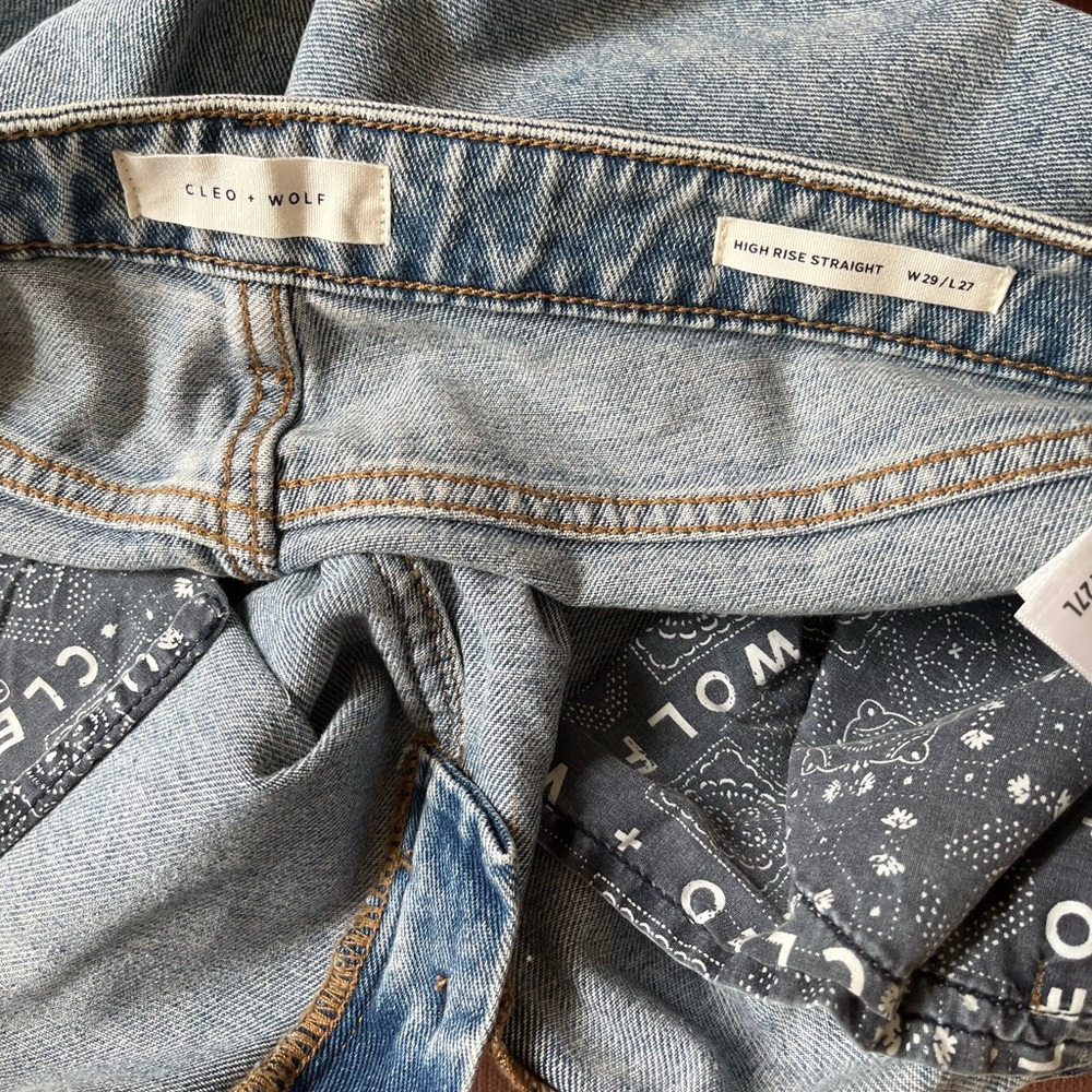 Cleo + Wolf High Rise Distressed Mom Jeans NWOT - Picture 4 of 8